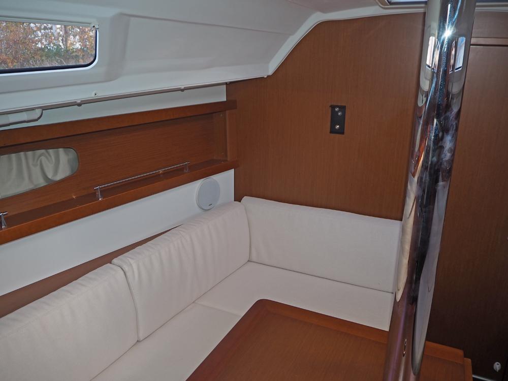 Saloon, Accommodation